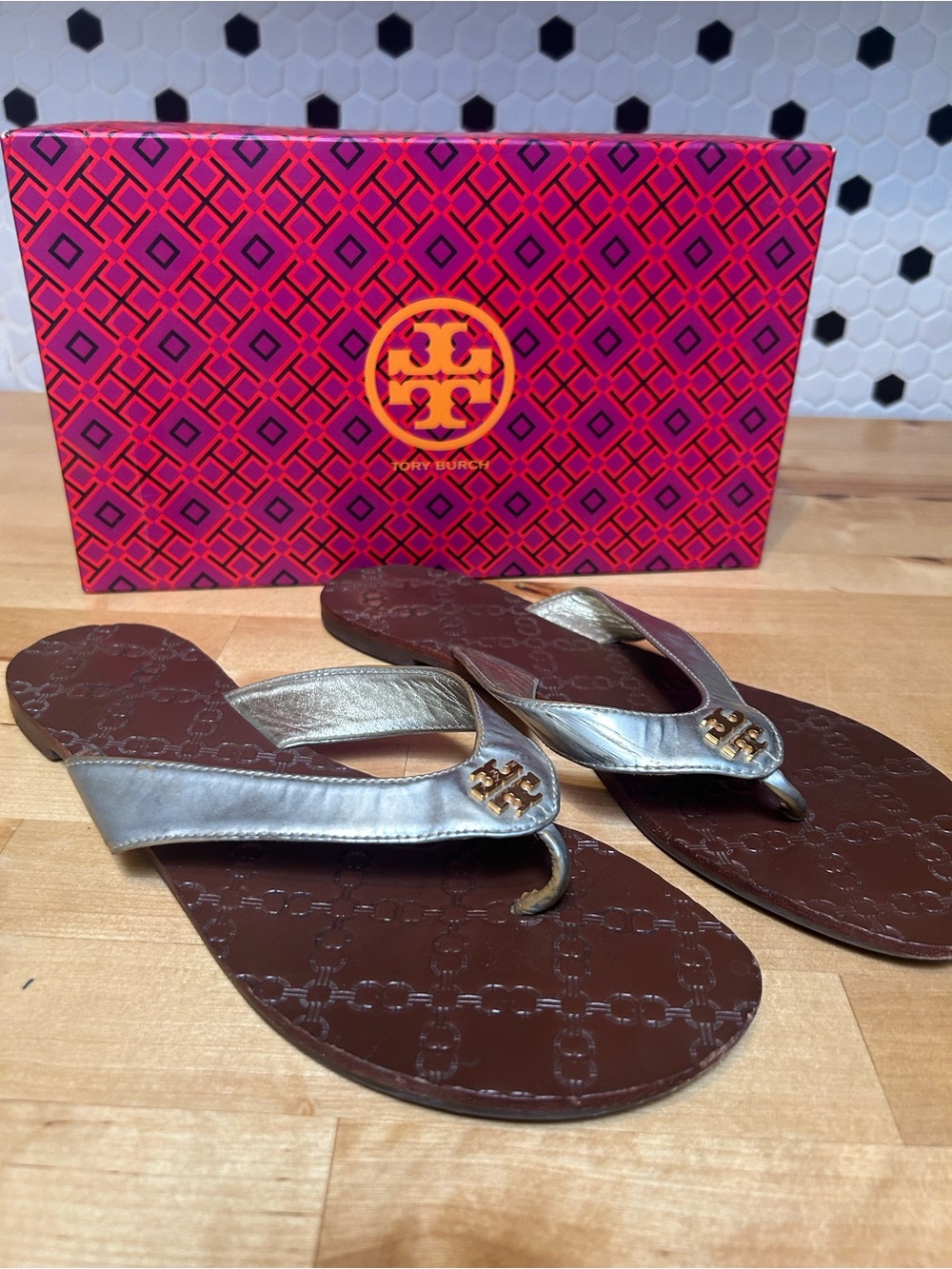 Tory Burch Gold Metallic Logo Thong Sandal with Brown Footbed. - Picture 4 of 5